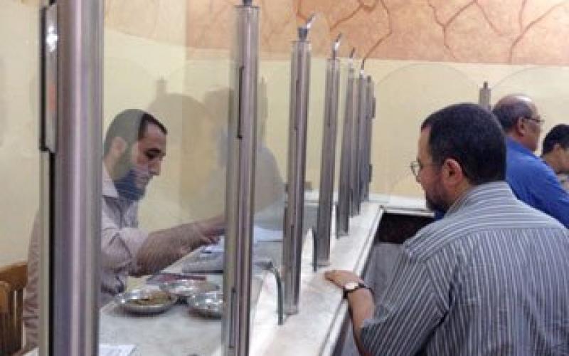 بالصور: رئيس وزارء مصر في السوق بلا حراسة