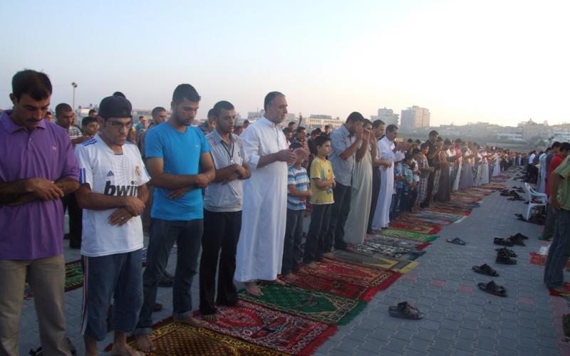 صور.. أجواء صلاة العيد بمحافظة الوسطى