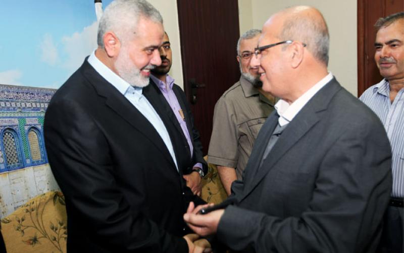 صور .. رئيس الوزراء يستقبل المهنئين بعيد الفطر
