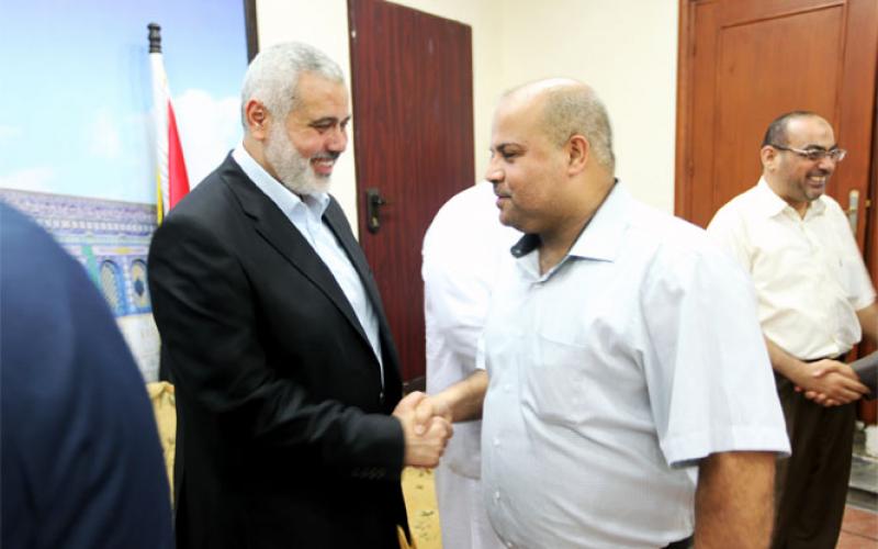 صور .. رئيس الوزراء يستقبل المهنئين بعيد الفطر