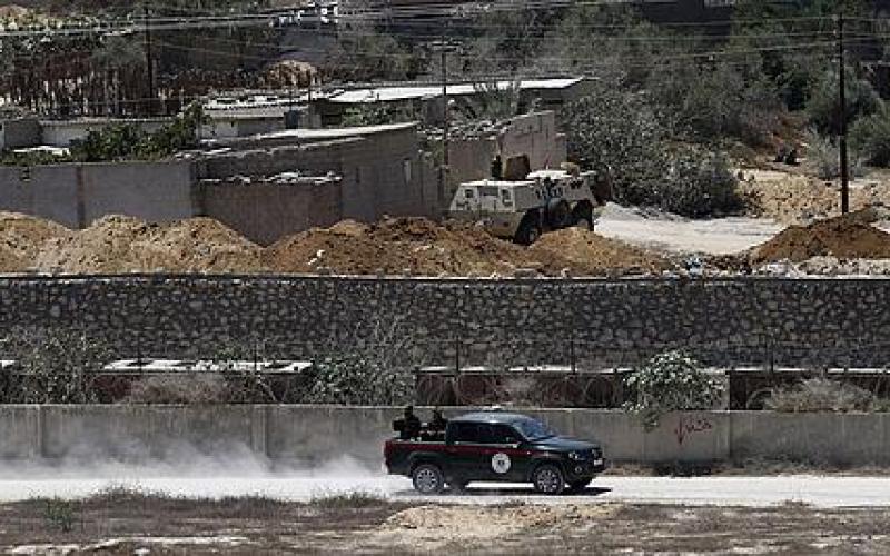 بالصور: مصر تقطع شرايين الحياة عن غزة