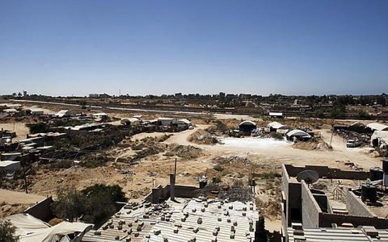 بالصور: مصر تقطع شرايين الحياة عن غزة