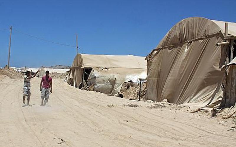 بالصور: مصر تقطع شرايين الحياة عن غزة