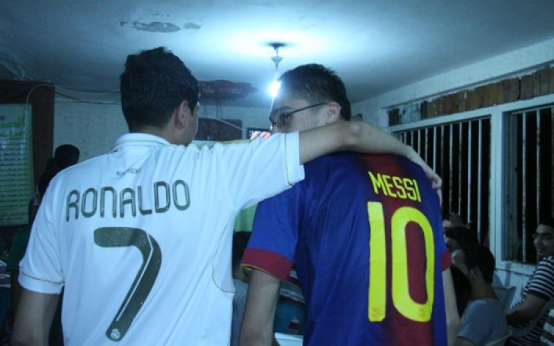 صور ... كلاسيكو الأرض يجتاح قلوب الغزيين