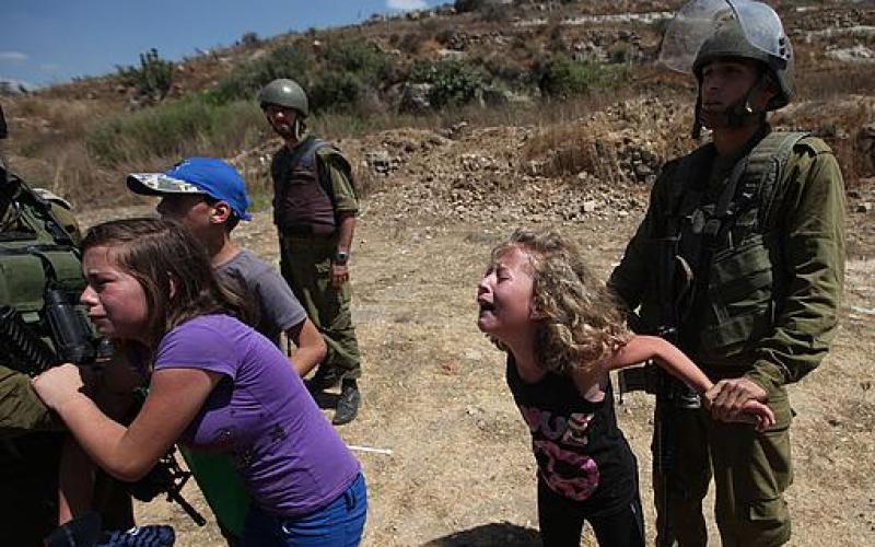 صور..الاحتلال يعتدي على أطفال ونساء الضفة