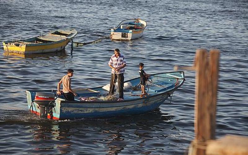 صور.. ألعاب ومراكب وأطفال على شاطئ غزة