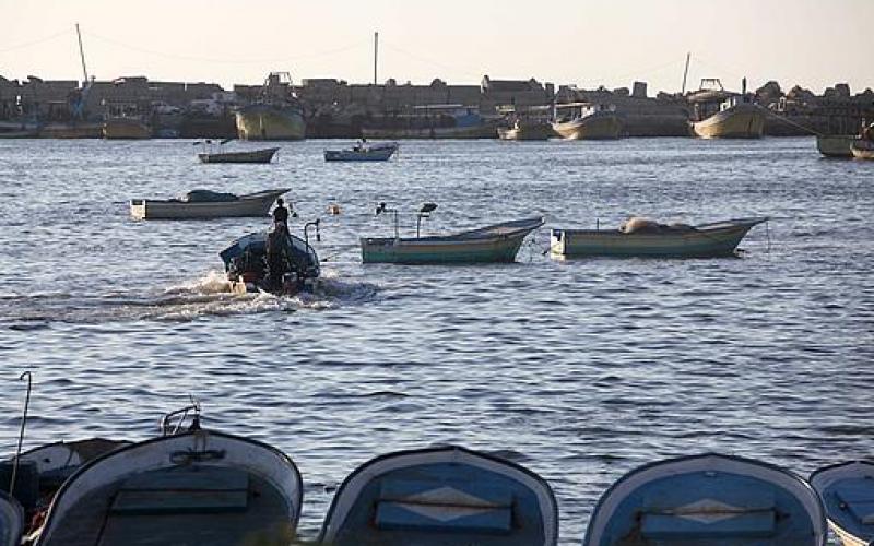 صور.. ألعاب ومراكب وأطفال على شاطئ غزة