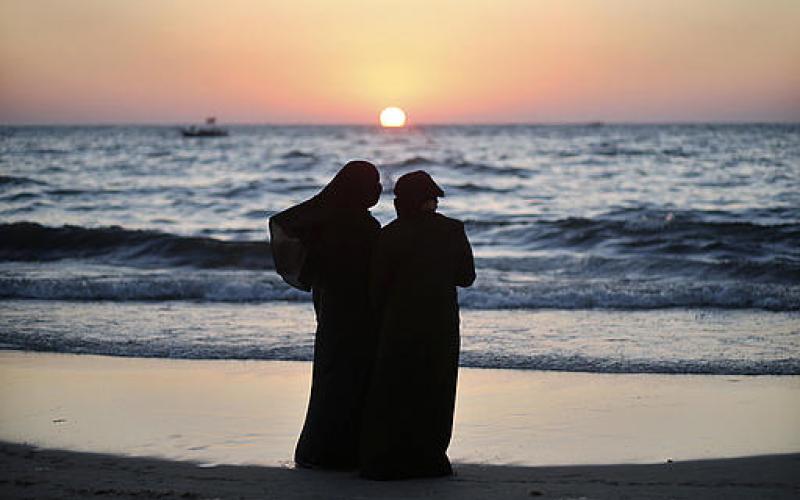 صور.. ألعاب ومراكب وأطفال على شاطئ غزة