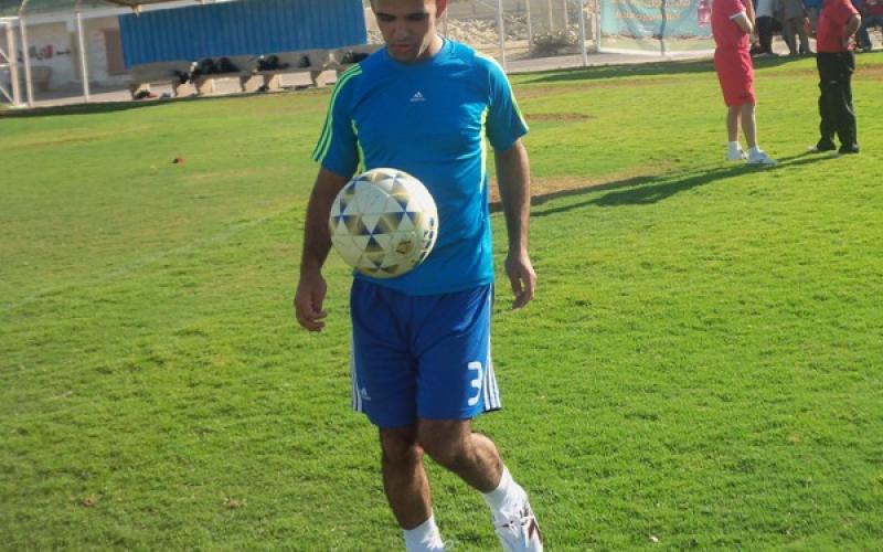 المحرر محمود السرسك يعود لملاعب كرة القدم