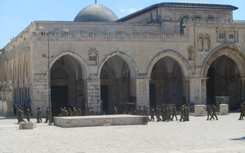 صور..مجندات يقتحمن ويدنّسن المسجد الأقصى