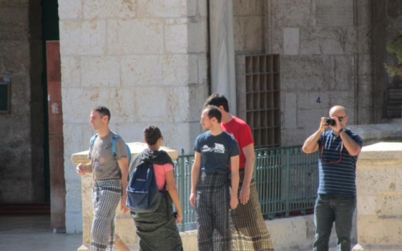 صور..مجندات يقتحمن ويدنّسن المسجد الأقصى