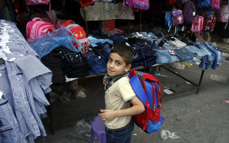 صور..إقبال على الأسواق لشراء حاجيات المدارس