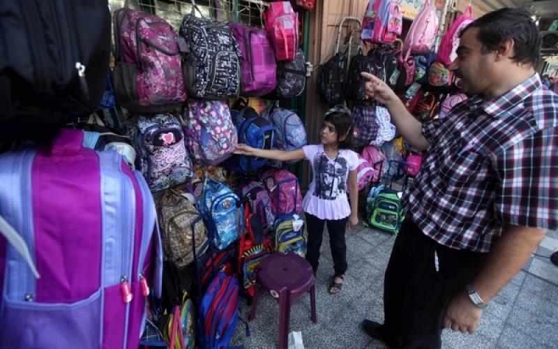 صور..إقبال على الأسواق لشراء حاجيات المدارس