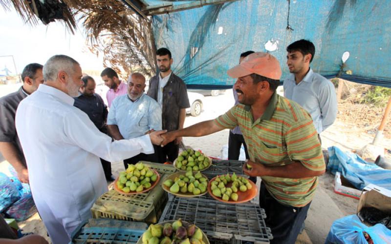 صور.. هنية يشتري العنب والتين ويتفقد "الرشيد"