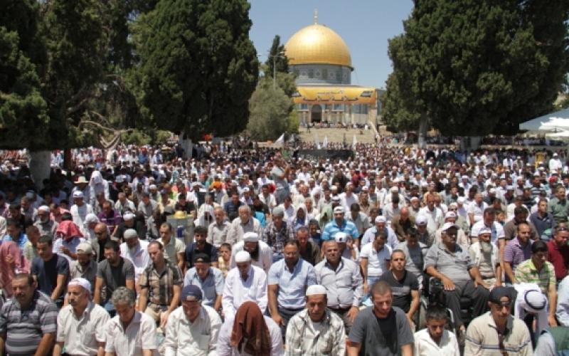 صور: أكثر من ربع مليون مصل بالأقصى