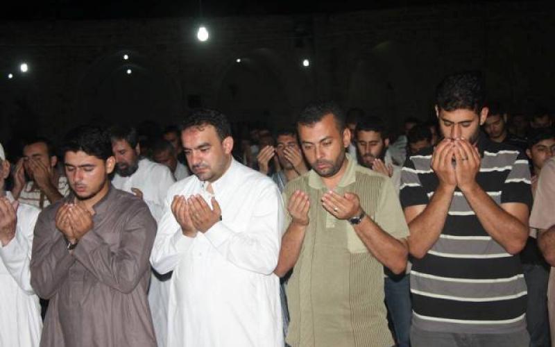 صور: ليلة القدر من المسجد العمري بغزة