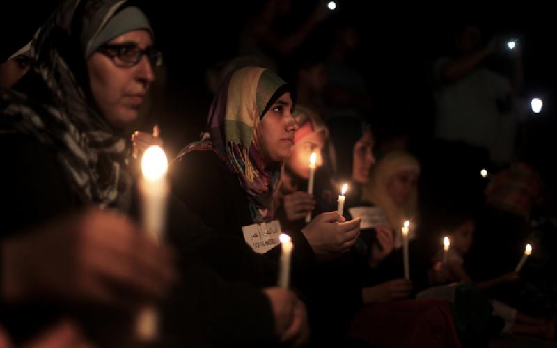 صور: وقفة شموع بغزة تضامناً مع مصر