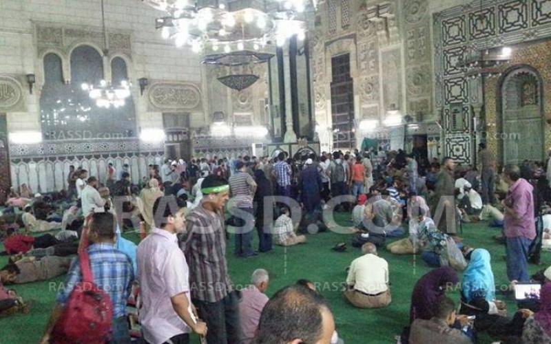 بالصور والفيديو: مصر: محاصرة المئات في مسجد "الفتح"