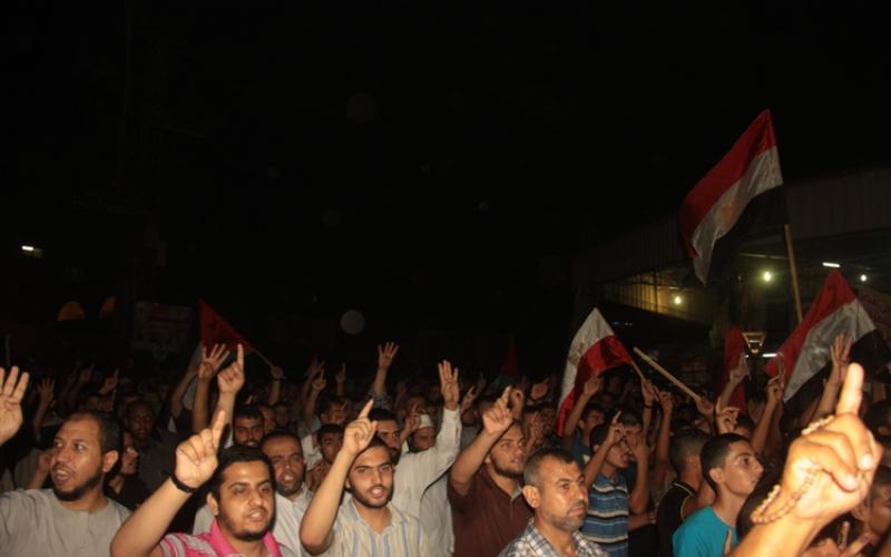 صور: مسيرة بجباليا تنديدًا بالانقلاب العسكري بمصر