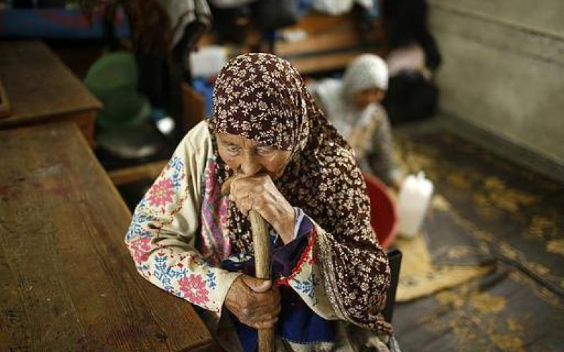 صور: حياة النازحين بمدارس "الأنروا" بغزة