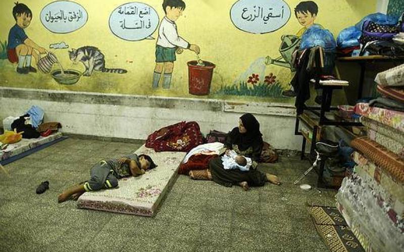 صور: حياة النازحين بمدارس "الأنروا" بغزة