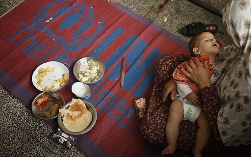صور: حياة النازحين بمدارس "الأنروا" بغزة