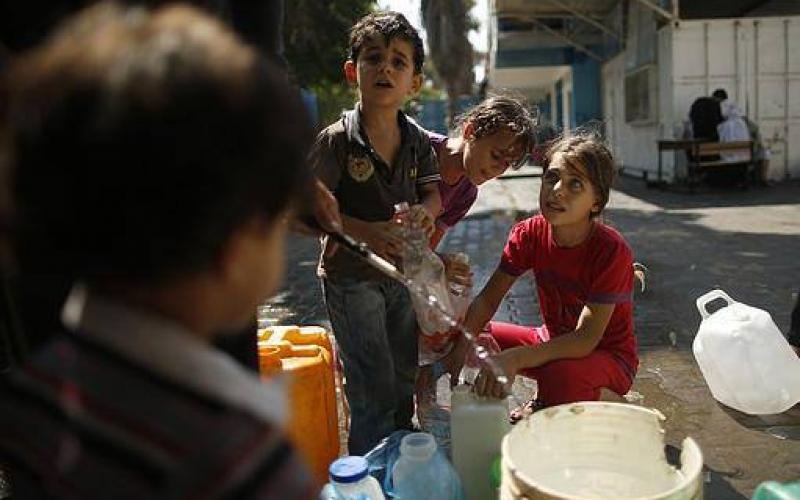 صور: حياة النازحين بمدارس "الأنروا" بغزة