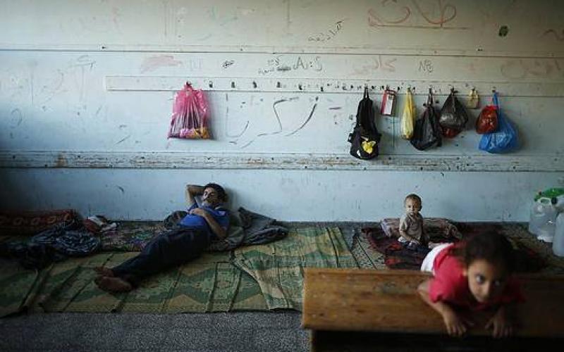 صور: حياة النازحين بمدارس "الأنروا" بغزة