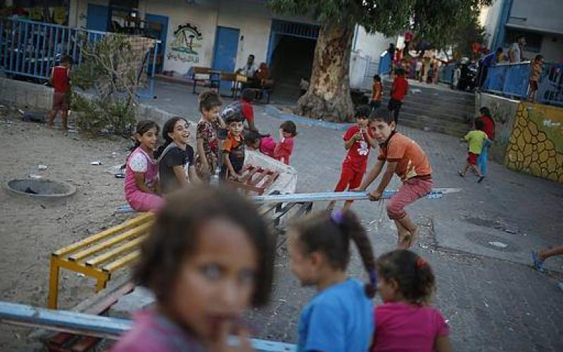 صور: حياة النازحين بمدارس "الأنروا" بغزة