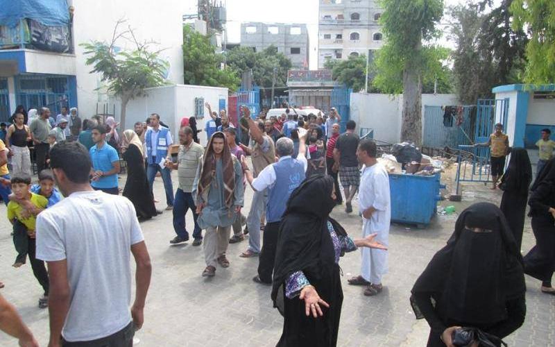 بالصور: مركز "إيواء رفح" أمان يتحول إلى ساحة دم