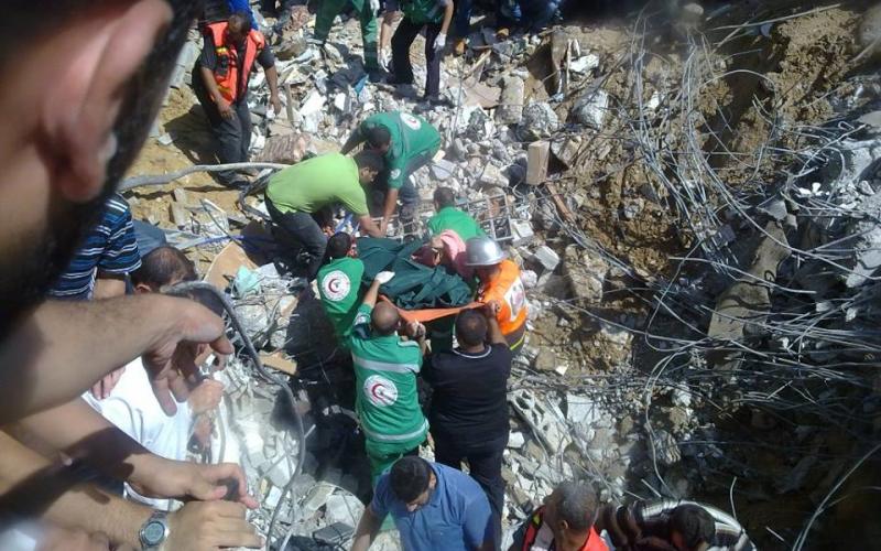 صور: قصف مسجد القسام وانتشال 3 شهداء