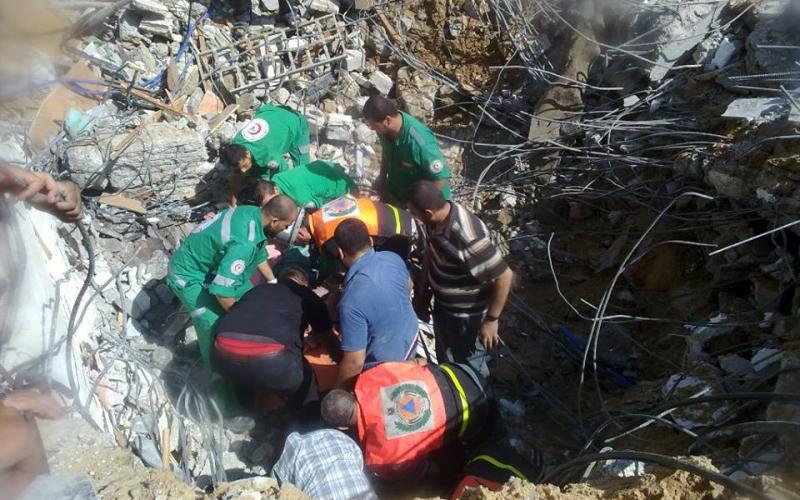 صور: قصف مسجد القسام وانتشال 3 شهداء