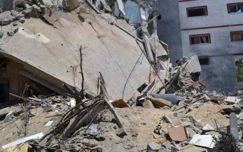 صور: قصف منزل عائلة الحاج بالنصيرات