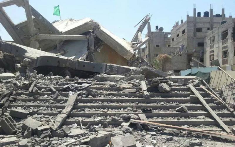 صور: قصف مسجد الشهداء بالنصيرات
