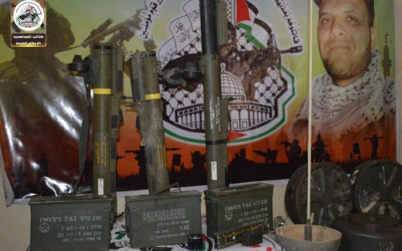 صور: كتائب المجاهدين تعرض متعلقات جنود إسرائيليين