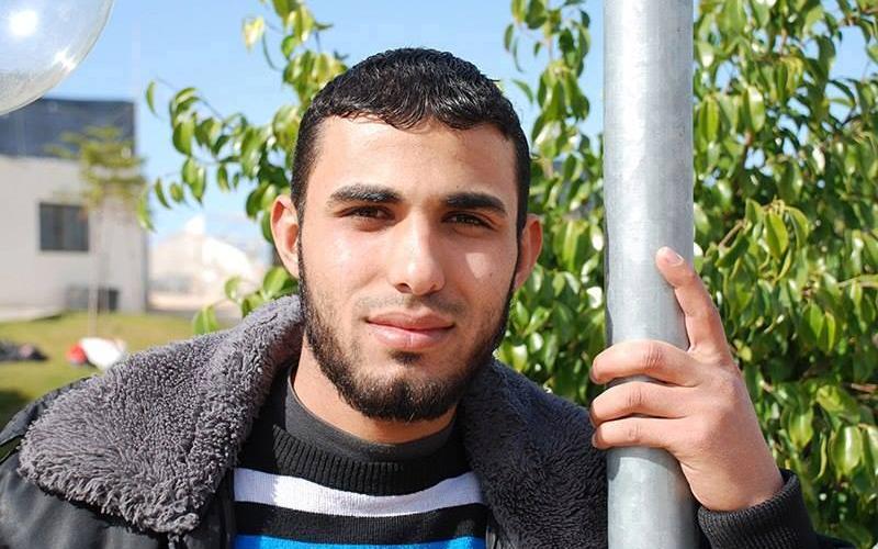 بالصور: الشاب "زهدي" ما زال تحت ركام مسجده المدمر