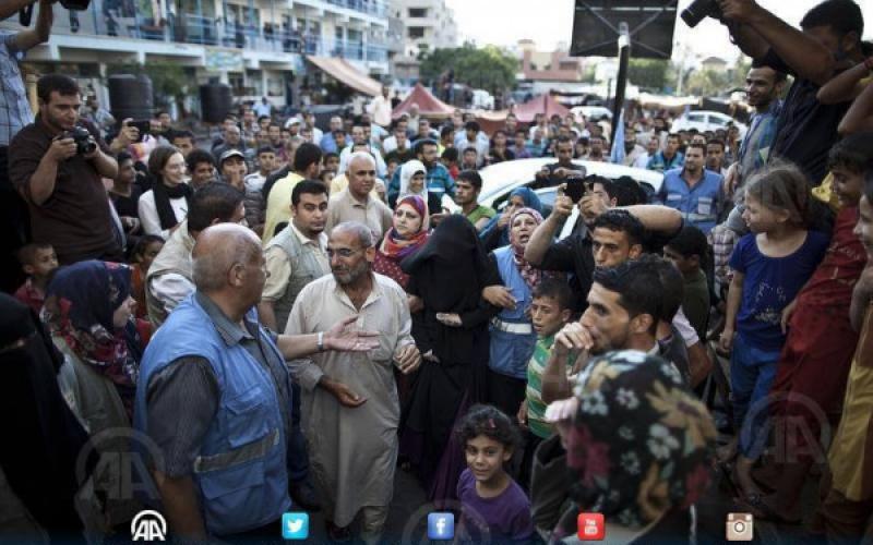 بالصور: حفل زفاف بمركز إيواء بغزة