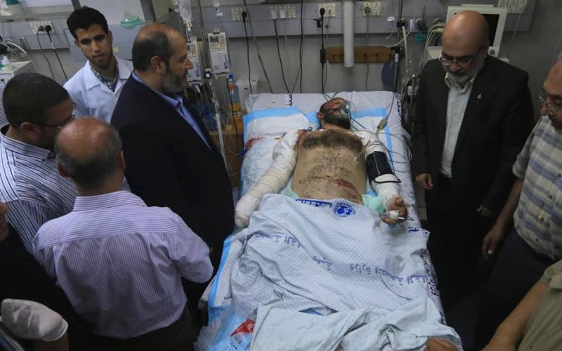 صور: الحية يتفقد جرحى غزة