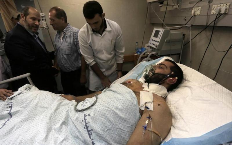 صور: الحية يتفقد جرحى غزة