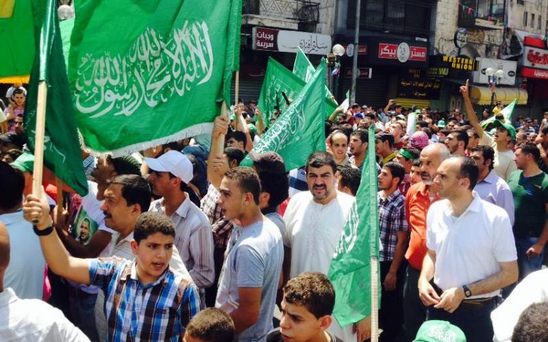صور: مسيرة حماس في نابلس نصرة لغزة