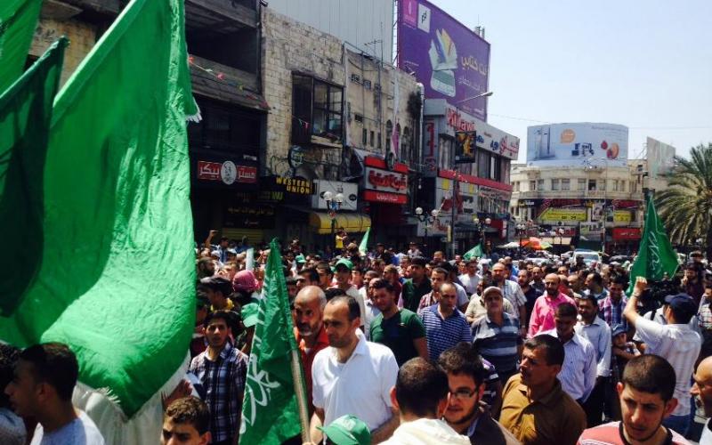 صور: مسيرة حماس في نابلس نصرة لغزة