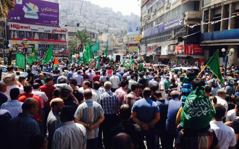 صور: مسيرة حماس في نابلس نصرة لغزة