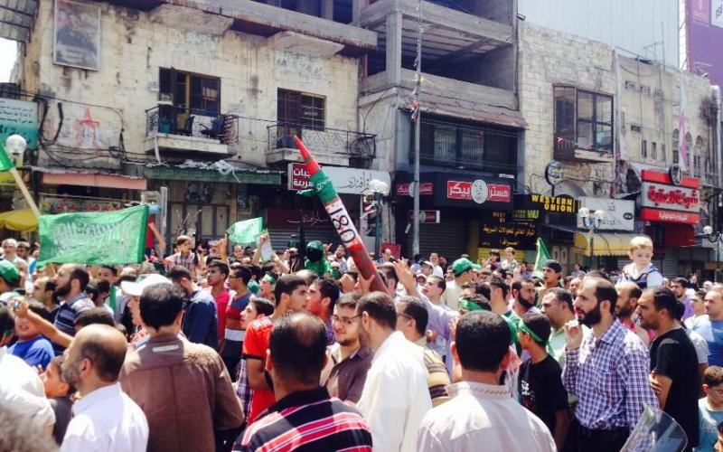 صور: مسيرة حماس في نابلس نصرة لغزة