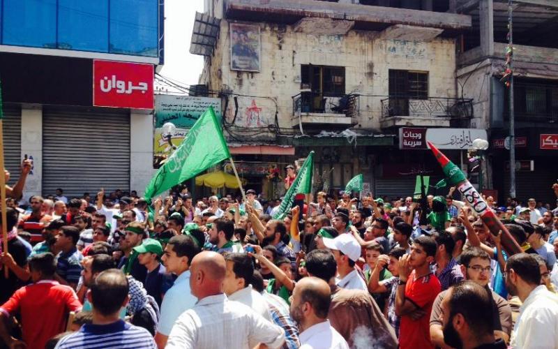 صور: مسيرة حماس في نابلس نصرة لغزة