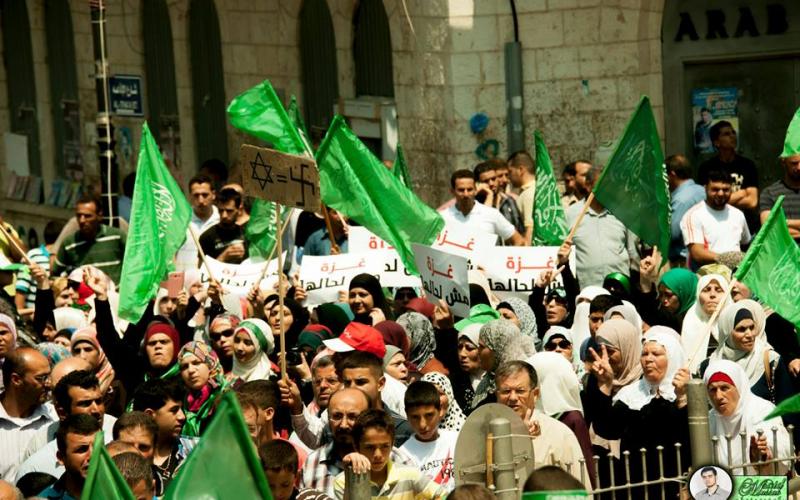 صور: مسيرة لحماس في رام الله دعماً لغزة