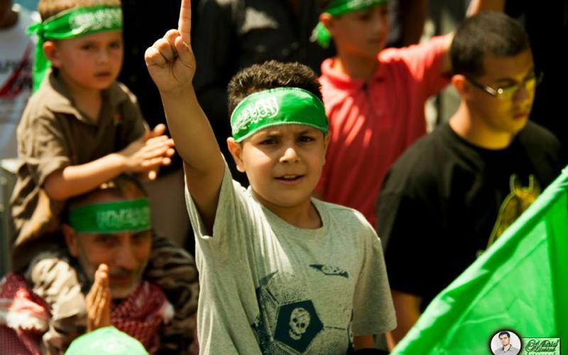 صور: مسيرة لحماس في رام الله دعماً لغزة