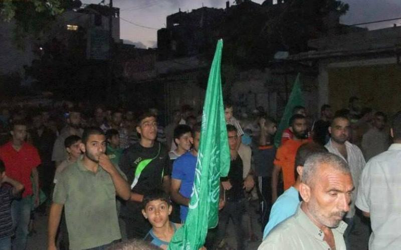 بالصور: مسيرة حماس بالبريج دعمًا للمقاومة