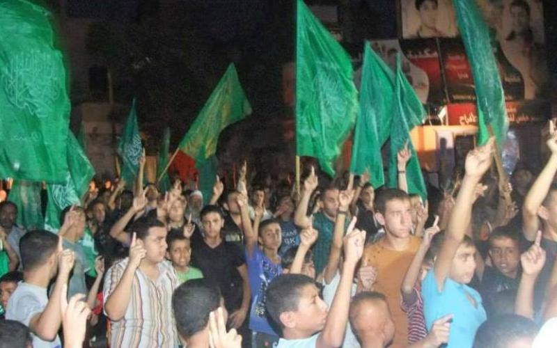 بالصور: مسيرة حماس بالبريج دعمًا للمقاومة