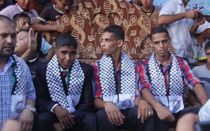 صور: زفاف 3 عرسان في مدرسة إيواء برفح