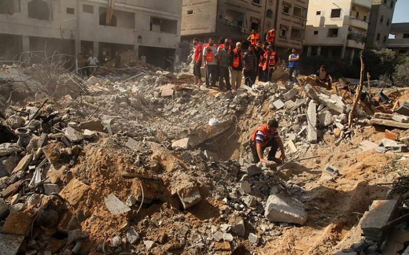 صور: استهداف منزل عائلة "الدلو" بغزة